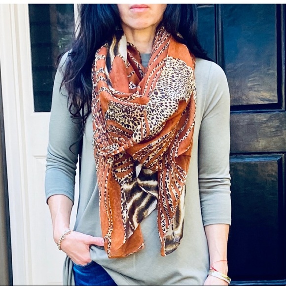 Beautiful animal print oversized shawl/scarf - Picture 7 of 7